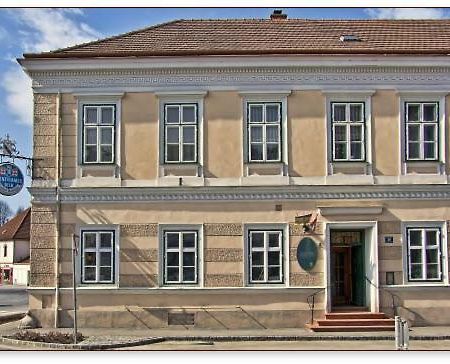Gasthof Manhalter Pitten Exterior photo